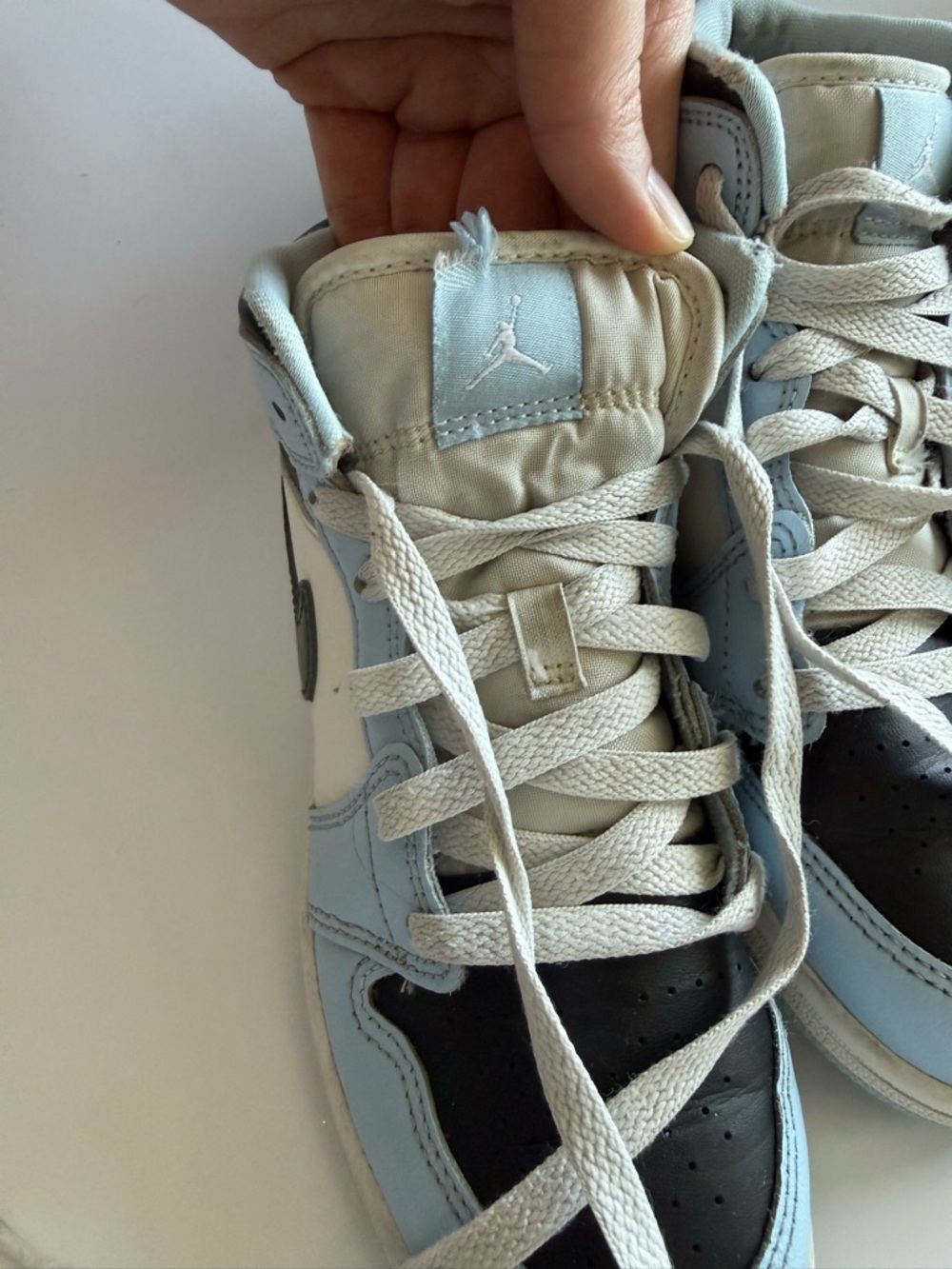 Nike Kids Air Jordan 1 Mid Blue and White Sneakers in size 2Y - Picture 3 of 8